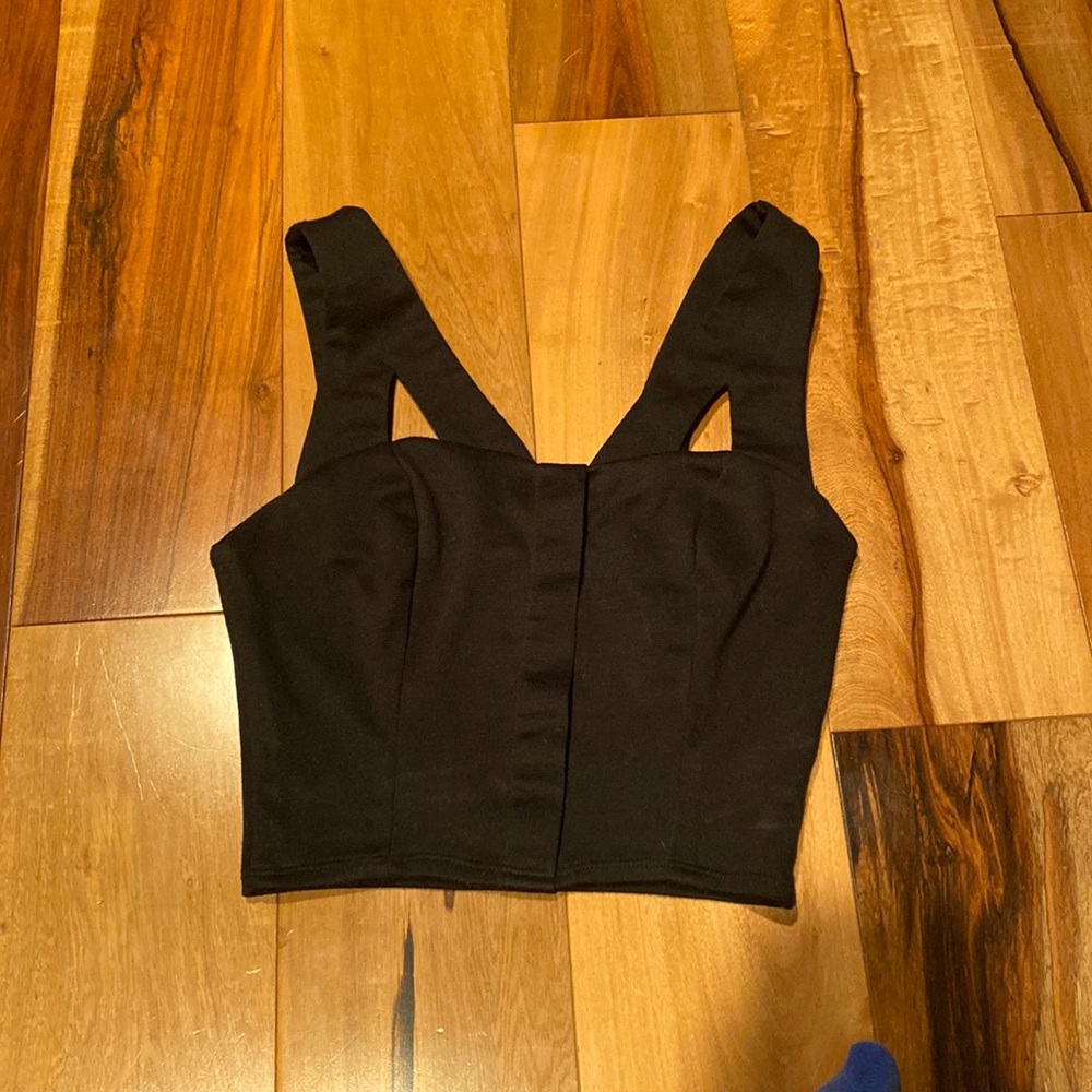 LIKE NEW - CHARLOTTE RUSSE CUT OUT CROP TOP - SIZE XS